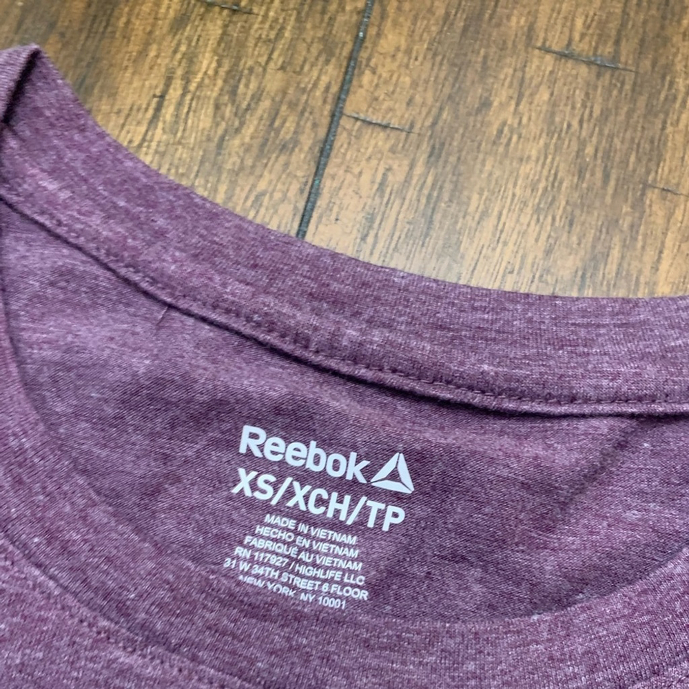 B08-NEW! Rebook tee - Picture 3 of 3